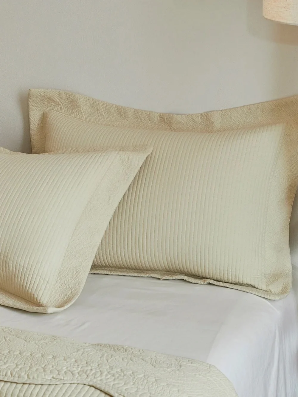 Cream Quilted king 3 piece Bedspread Set with Scalloped Edge
